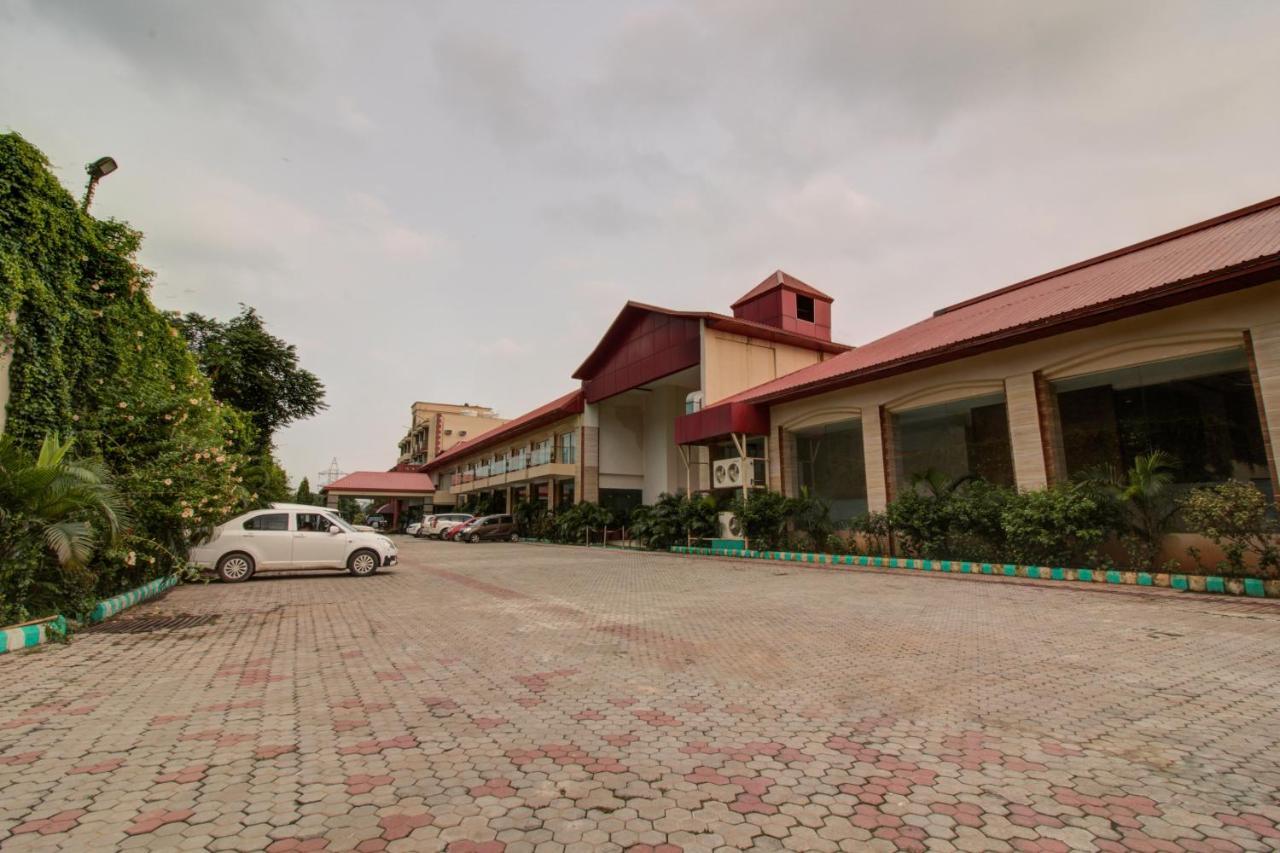 Oyo 3575 The Wave International Jamshedpur Exterior photo